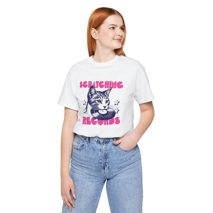 Polera Unisex Scratching Records Cat - The Raccoon Project